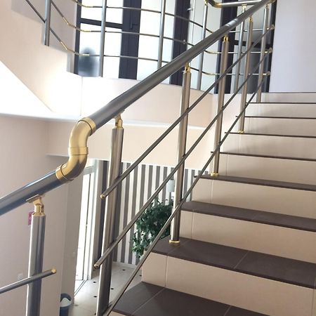 Hotel Paulina Falesti エクステリア 写真