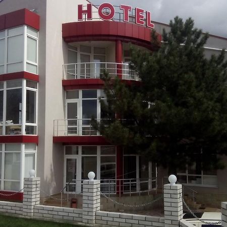 Hotel Paulina Falesti エクステリア 写真
