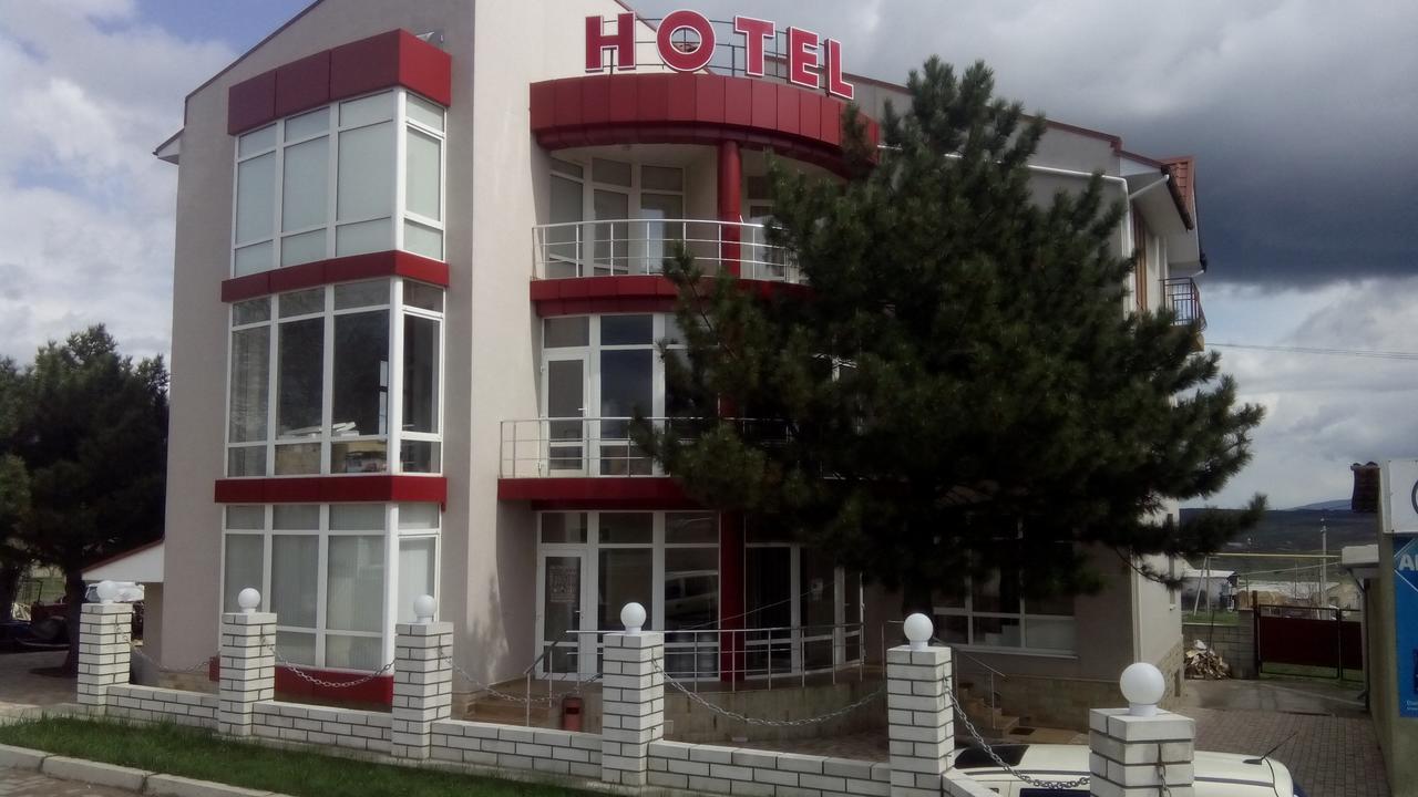 Hotel Paulina Falesti エクステリア 写真